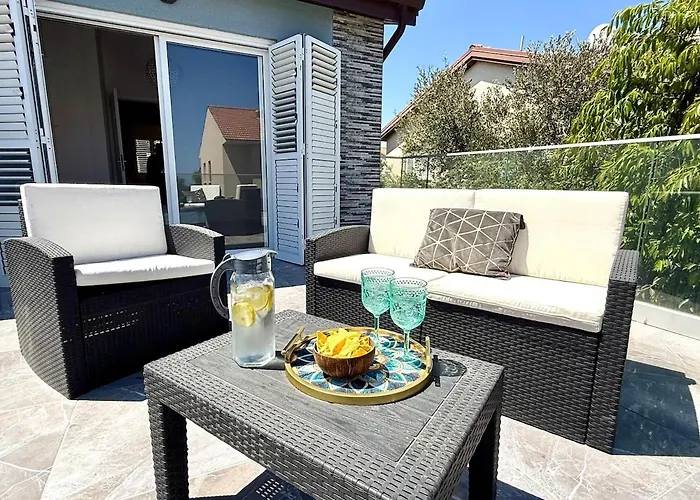 ヴィラ Elegant Moonstone Ii Meneou