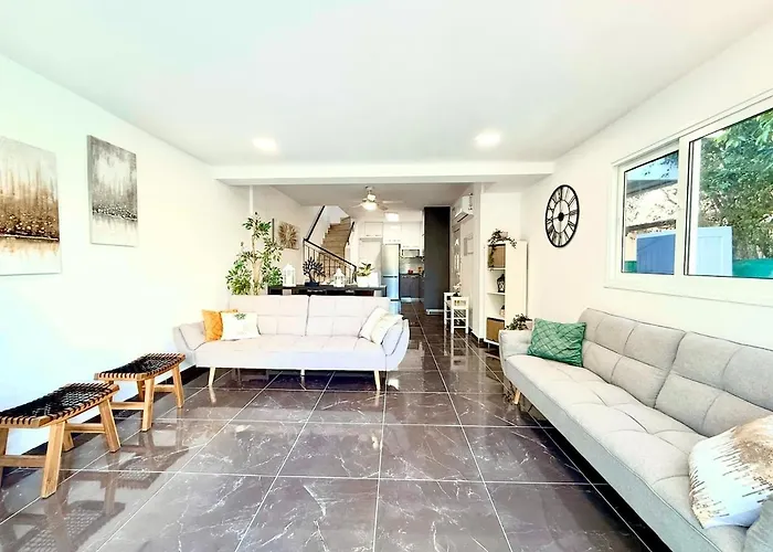 Elegant Moonstone Ii *